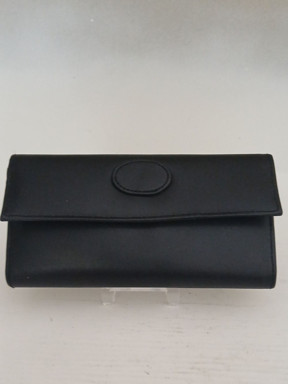 Classic Black Clutch Wallet With Kiss Lock And Memo Pad